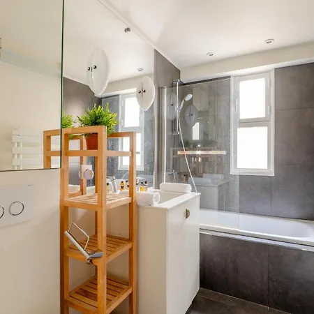 Veeve - Mid-century Maestro Apartment *