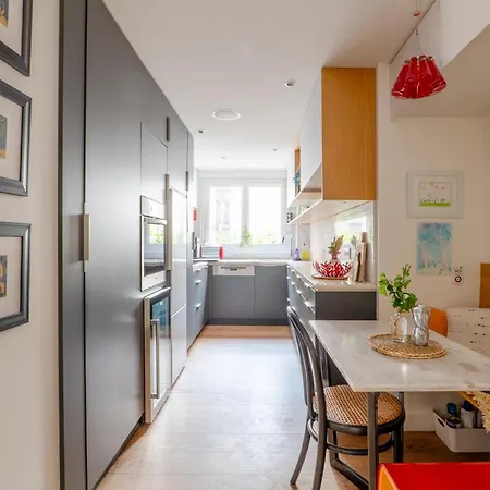 Veeve - Mid-century Maestro Apartment Paris