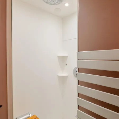 Veeve - Mid-century Maestro Apartment